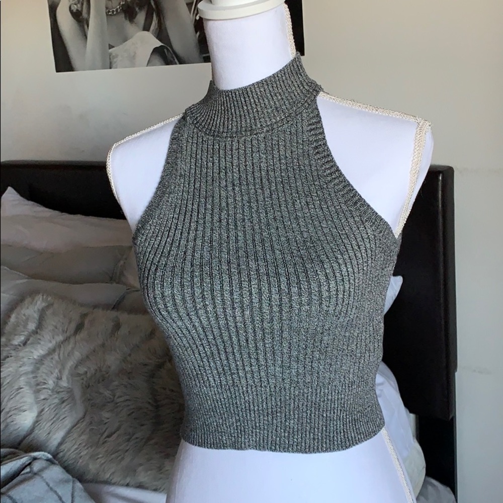 2 Crop Tops - Picture 2 of 3